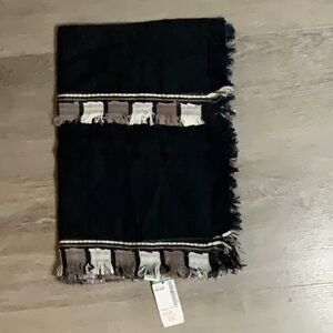 NWT Simons Black Scarf